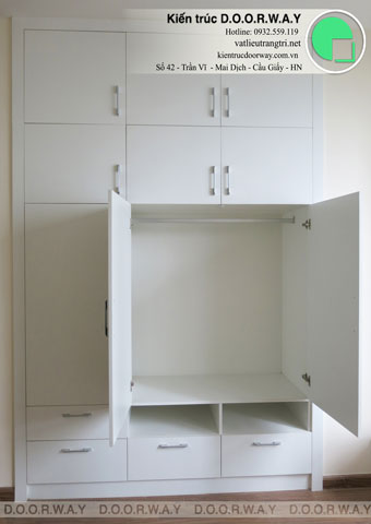 Thi công phòng khách chung cư 50m2 Times City nhà anh Kiên by kiến trúc Doorway góc 11 tủ quần áo